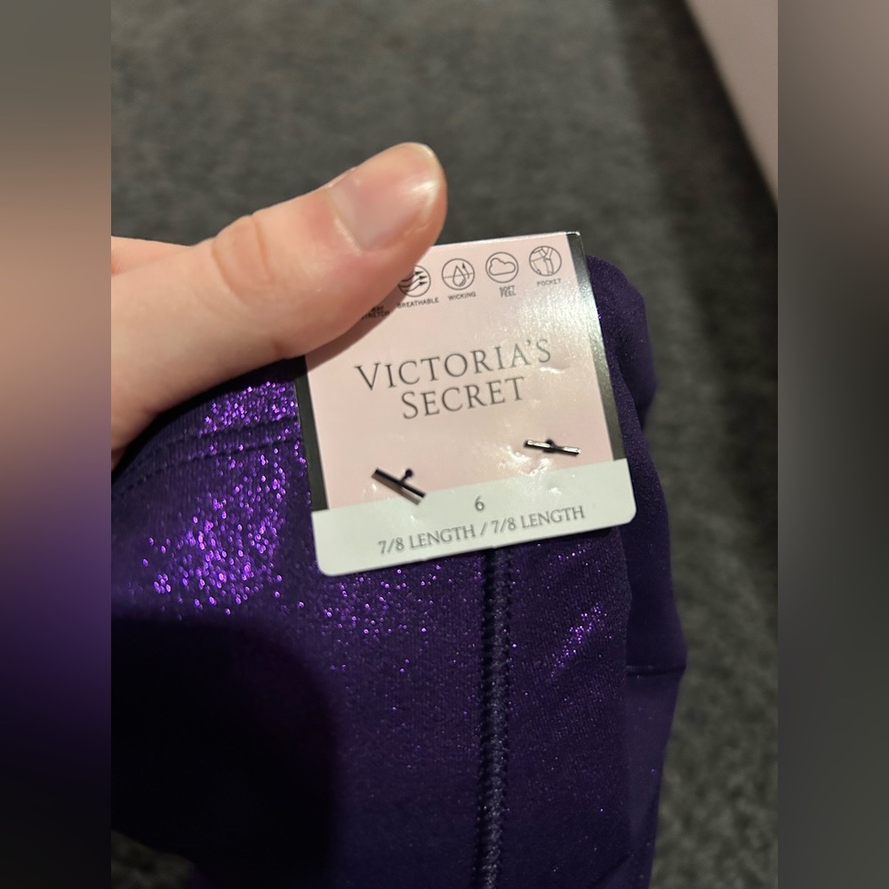 Beautiful Victoria’s Secret shiny purple leggings - Picture 6 of 8